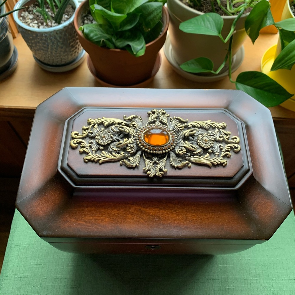 Bombay Jewelry Box with beautiful yellow stone